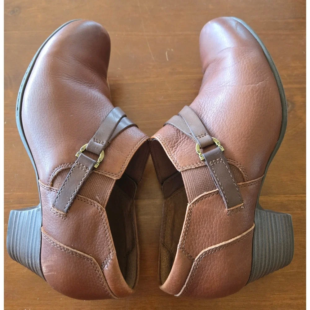 Clarks Collection Chic Brown Leather Ankle Booties Block Heel Side Zip Women 7.5